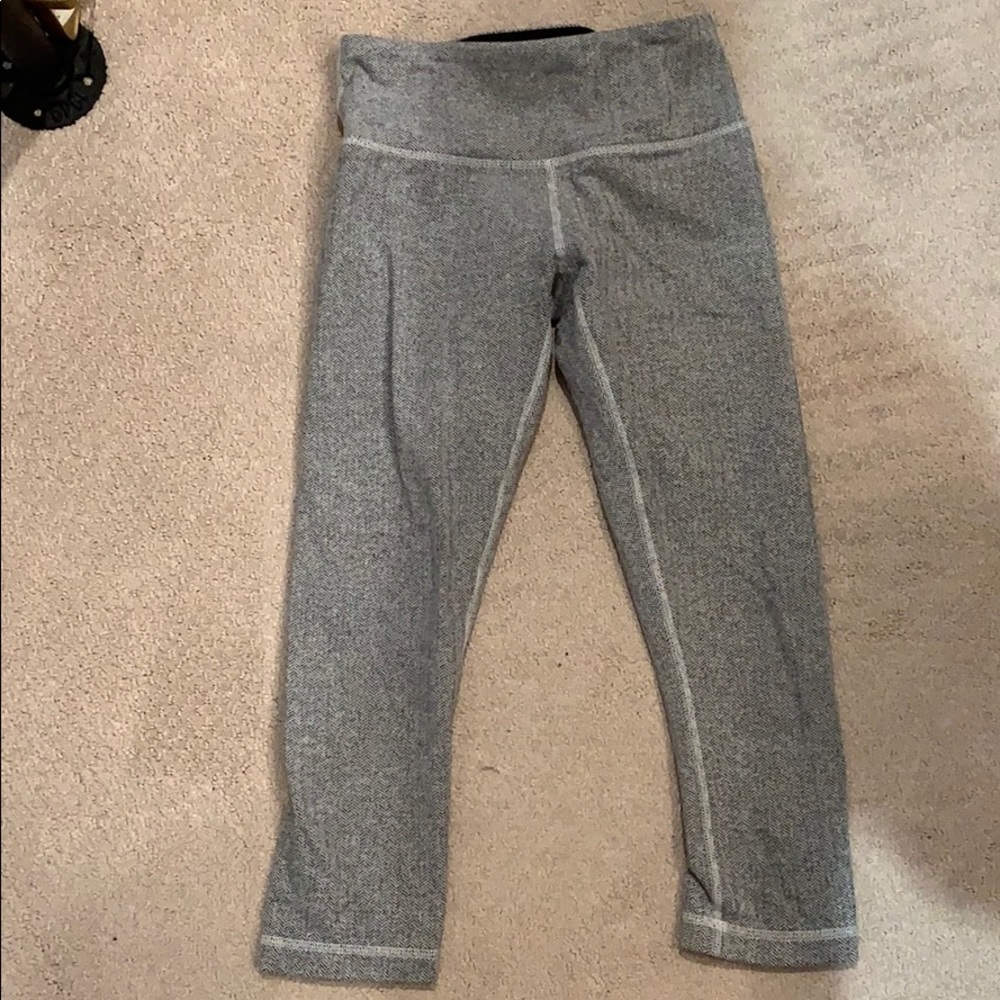 Lululemon grey and white crops.